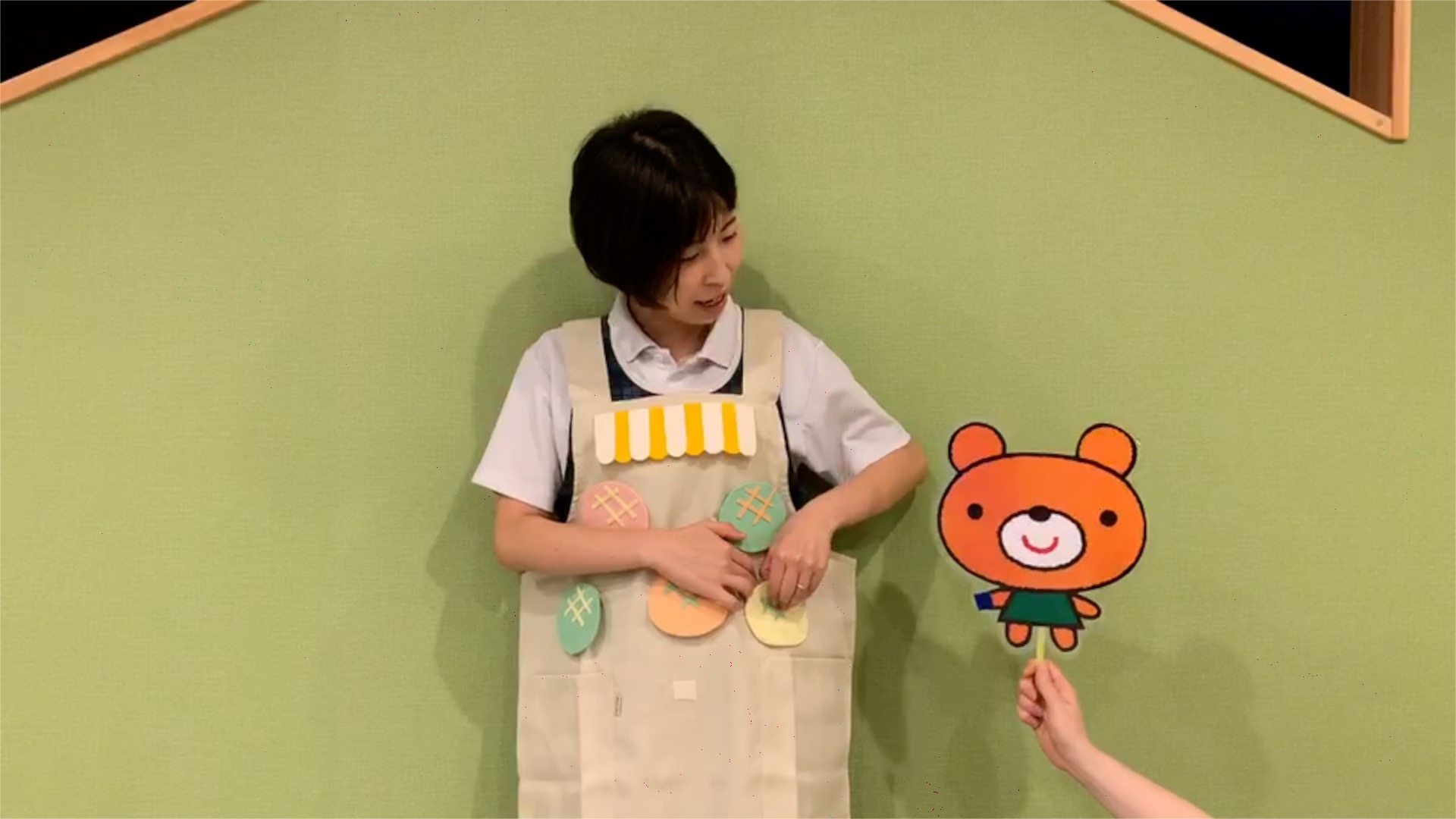 パン屋に5つのメロンパン』のエプロンシアター【おうちえん #015